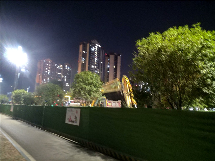 成都路面操場學(xué)校拆除