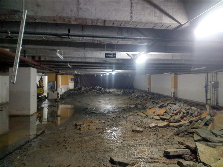 郫都區(qū)龍湖天街15棟地下室混凝土拆除清運(yùn)
